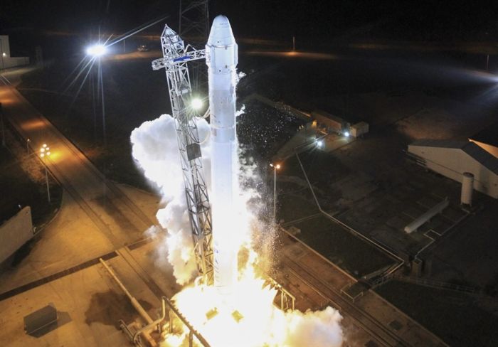 Dragon spacecraft lifts off the pad atop the Falcon 9 rocket