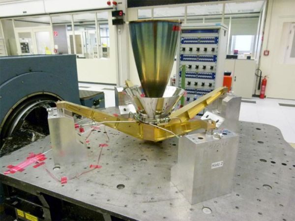 Shaker testing of a 400 N apogee boost motor (manufacturer: ArianeGroup, Germany), Airbus Defence and Space, Ottobrunn/Germany